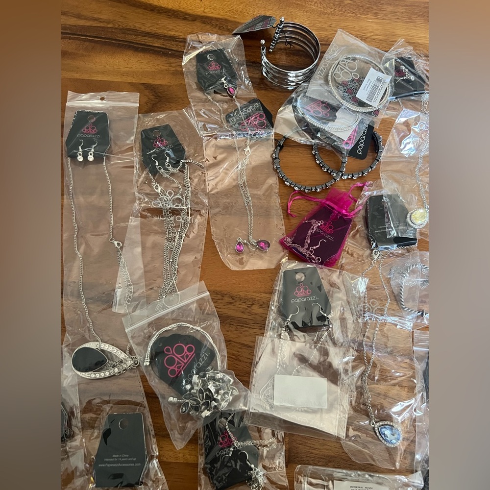 Paparazzi jewelry lot of 21 pieces